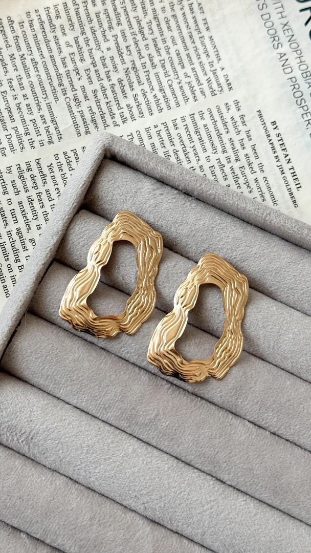 نمای دیگر از گوشواره های دفرمه