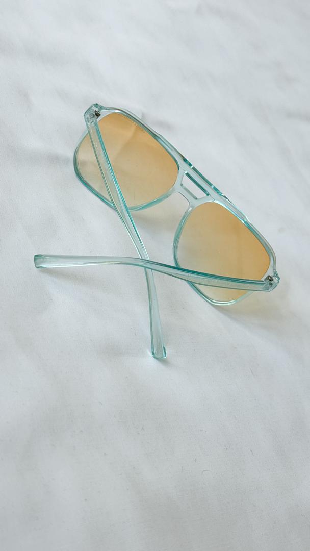 نمای دیگر از عینک جنتل مانستر آبی