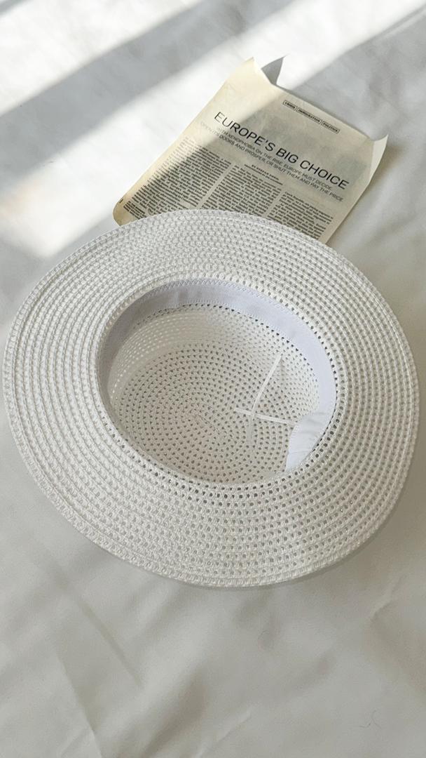 نمای دیگر از کلاه حصیری کریستین دیور