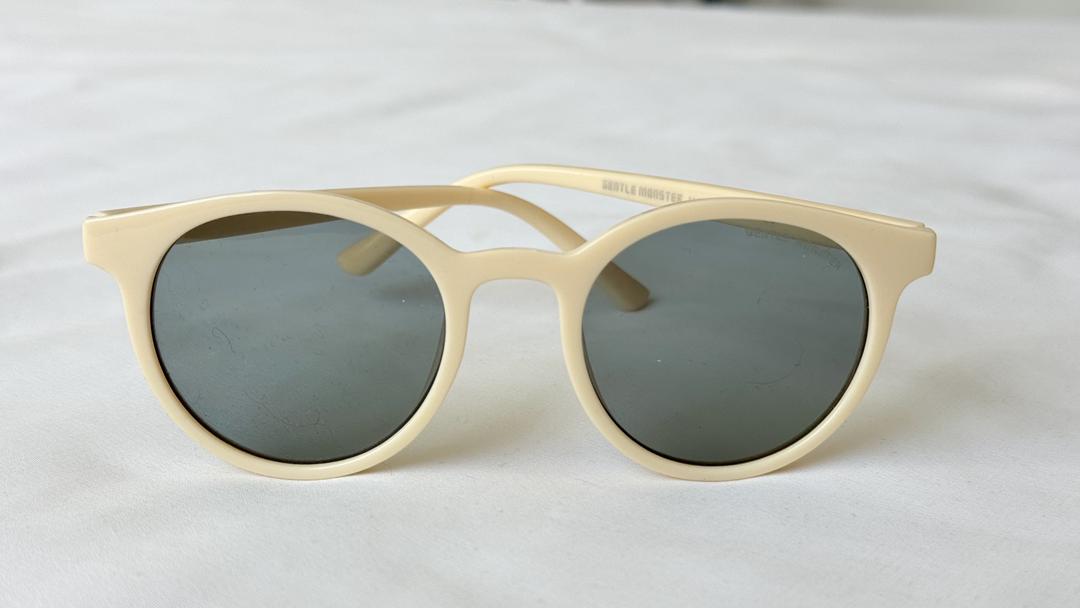 نمای دیگر از عینک گرد رنگی