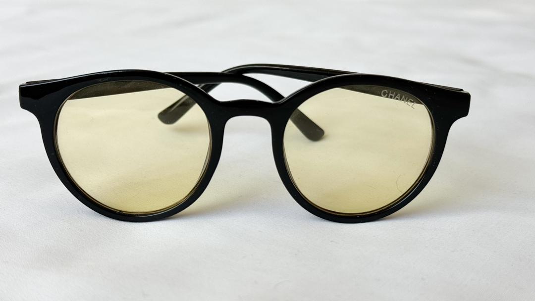 نمای دیگر از عینک گرد رنگی