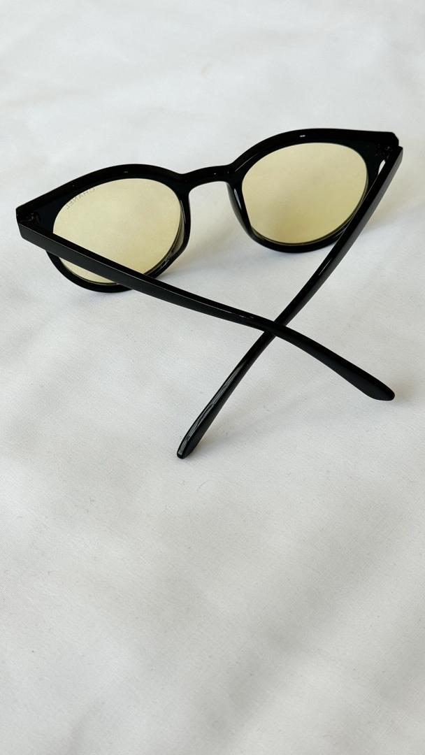 نمای دیگر از عینک گرد رنگی